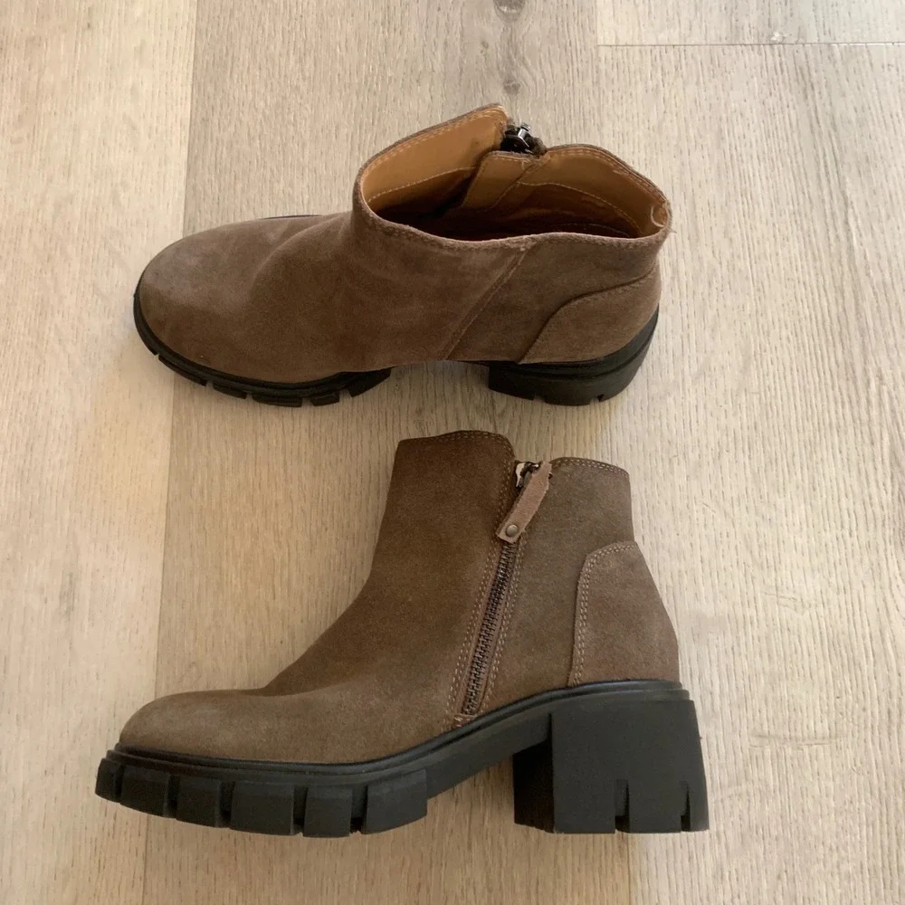 Me Too Mya Brown Suede Lug Sole Ankle Boots Chunky Block Heel Booties Womens 7.5
